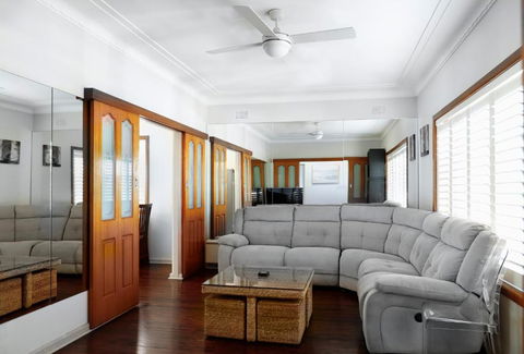 Home Away From Home - 3 Bedroom House Sleeps 6 - Parking - Accommodation Yamba 1