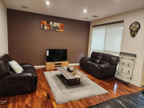 Home In Greenvale, Victoria - Accommodation Yamba 1
