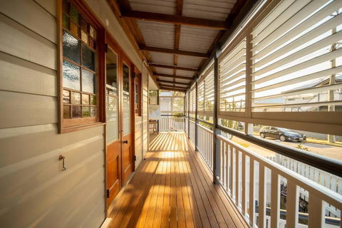 House Of Fairy Wren -Charming Queenslander Cottage Mins Drive To Brisbane CBD And Gabba Stadium! - Accommodation Yamba 1