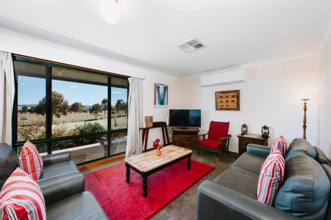 Idyllic Farm Stay Seclusion At Ithaca Cottage - Accommodation Yamba 1