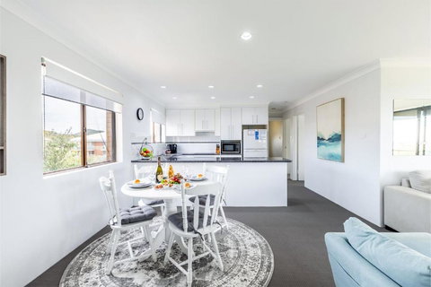 Intrepid 11 Absolute Beachfront Bliss - Accommodation Yamba 3