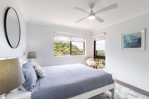 Intrepid 11 Absolute Beachfront Bliss - Accommodation Yamba 2