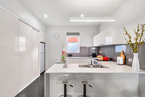 Inner-city 2 Bedroom Apartment With Free Parking - Accommodation Yamba 3