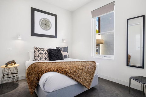 Inner-city 2 Bedroom Apartment With Free Parking - Accommodation Yamba 1
