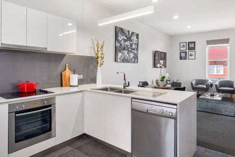 Inner-city 2 Bedroom Apartment With Free Parking - Accommodation Yamba 2