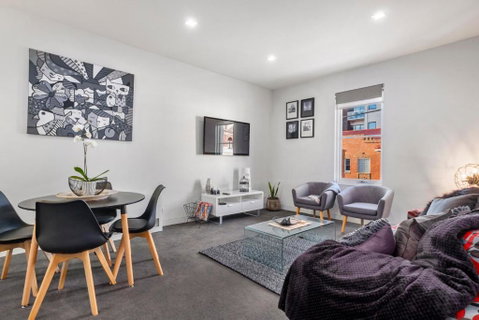 Inner-city 2 Bedroom Apartment With Free Parking - Accommodation Yamba 0