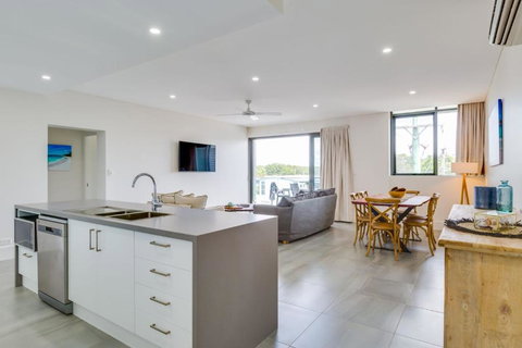 Ishtar Apartment 1- Luxury Living Accommodation - Accommodation Yamba 2