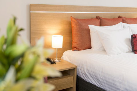 Adelaide Royal Coach - Accommodation Yamba 2
