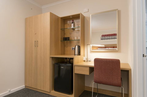 Adelaide Royal Coach - Accommodation Yamba 3