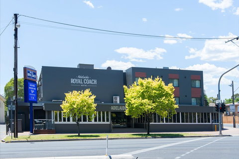 Adelaide Royal Coach - Accommodation Yamba 0