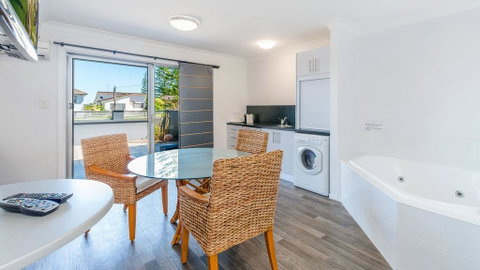 Adrift Apartments - Accommodation Yamba 3
