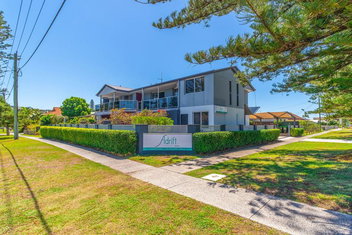 Adrift Apartments with Accommodation Yamba