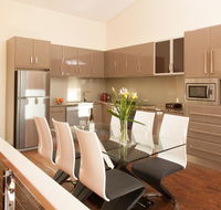 Albany Waves - Accommodation Yamba