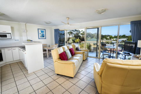 Alexander Beachfront Apartments - Accommodation Yamba 2