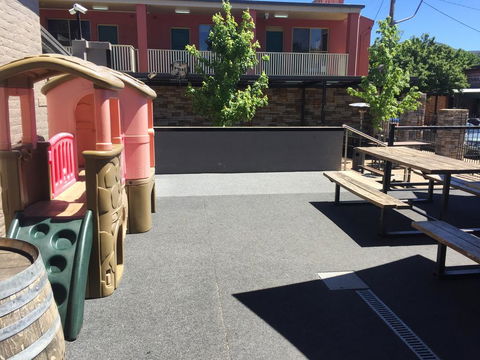 Alpine Hotel Bright - Accommodation Yamba 2