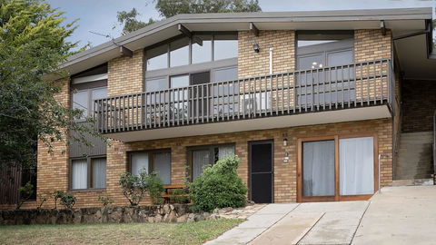 Alpine House - Views Over Lake Jindabyne And The Snowy Mountains - Accommodation Yamba 0