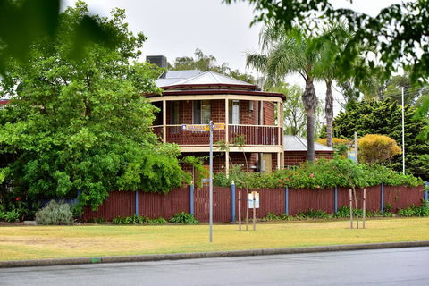 Anchorage Guest House And Self-contained Accommodation - Accommodation Yamba 0