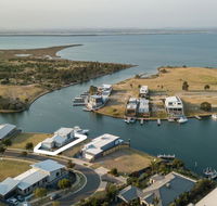 Anchored - Access to the Gippsland Lakes - Accommodation Yamba