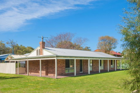 Anchors Away - Accommodation Yamba 0