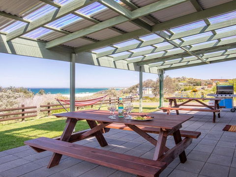 Antonio's Paradise - Spectacular Views Over Warrain Beach - Accommodation Yamba 0