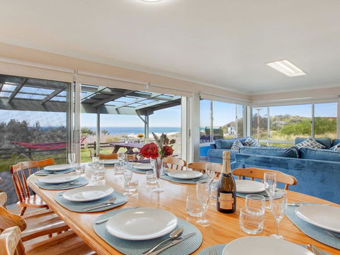 Antonio's Paradise - Spectacular Views Over Warrain Beach - Accommodation Yamba 3