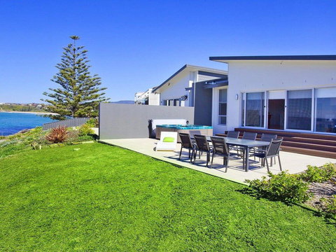 Aqua - Views Over Jones Beach - Accommodation Yamba 0