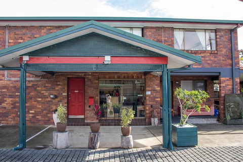 Arabella Motor Inn (formerly South Tweed Motor Inn) - Accommodation Yamba 1