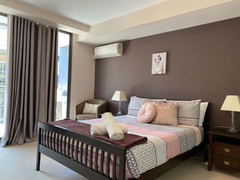 ARENA RESORT STYLE EXEC FREE NETFLIX WIFI WINE - Accommodation Yamba 2