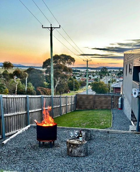 Luxurious Hobart Holiday Home With Stunning Bay Views - Affordable, Family-Friendly, And Stylish - Accommodation Yamba 2