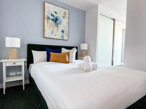MA4004-1 BR, Lvl 40 Stylish Marco High Rise Home - Accommodation Yamba 1