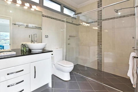 Luxury Mandalong Mansion With Pool & Spa - Accommodation Yamba 3