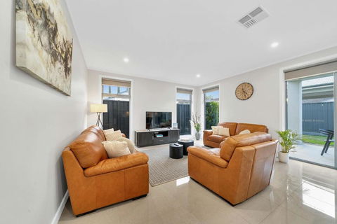 Luxury On City Fringe In Klemzig By Elegant Stays - Accommodation Yamba 3