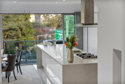 Luxury Retreat Sydney Airport Direct Train Line - Accommodation Yamba 2