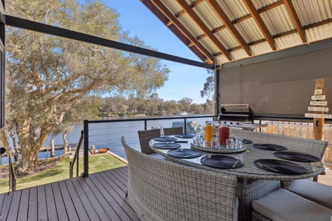 Luxury Riverside Escape With Private Jetty On The Murray River - Accommodation Yamba 2