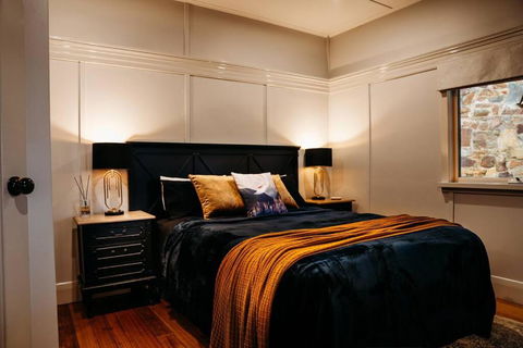 Luxury Treetop Escape With A Garden Glasshouse - Accommodation Yamba 1