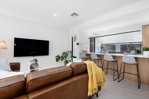 Luxury Urban Retreat - Accommodation Yamba 3