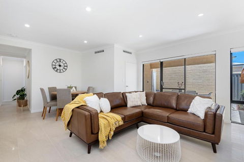 Luxury Urban Retreat - Accommodation Yamba 2