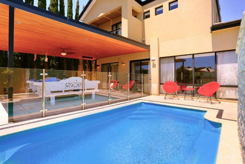 LUXURY VILLA W POOL & SPAS - Accommodation Yamba 0