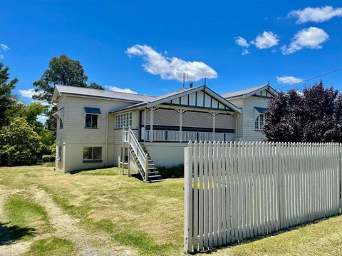 MAGNOLIA HOUSE ON THE CREEK - STANTHORPE - Accommodation Yamba 0