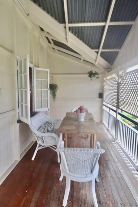 MAGNOLIA HOUSE ON THE CREEK - STANTHORPE - Accommodation Yamba 2