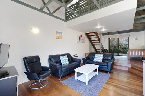 MAIN STAY - 100m To Patrolled Beach, Pool, Wifi, Close To Cafes - Accommodation Yamba 2