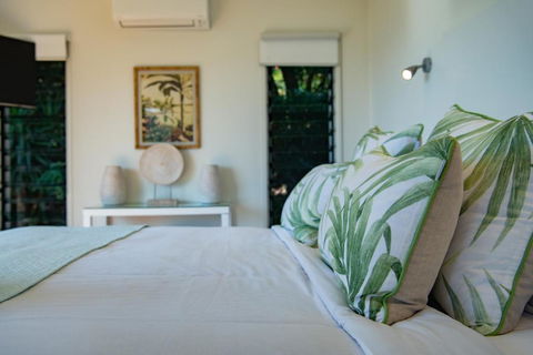 MANDALAY ESCAPE, SECLUSION & SERENITY WITH A POOL - Accommodation Yamba 2