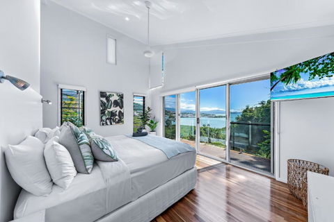 MANDALAY ESCAPE, SECLUSION & SERENITY WITH A POOL - Accommodation Yamba 0
