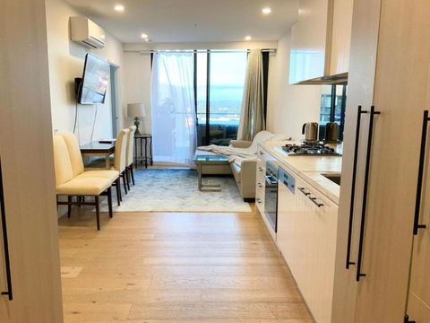 M-city Shopping Center Apartment - Executive Twin King Ensuites - Fully Equipped - Free Parking, Fast Wifi, Smart TV, Netflix, Complementary Drinks & Amenities - Clayton 3168 - Accommodation Yamba 1