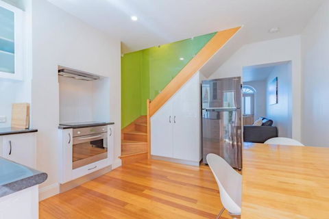 MELVINGTON BOUTIQUE APARTMENT IN HOBART CBD O - Accommodation Yamba 2