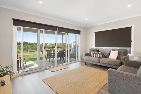 Milawa Vineyard Views - Guesthouse 1 - Accommodation Yamba 3