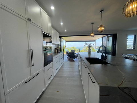 Mirrabooka Magic - Luxury By The Lake - Accommodation Yamba 1