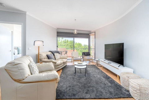Modern And Homely 2BR Burke Crescent Apartment - Accommodation Yamba 0