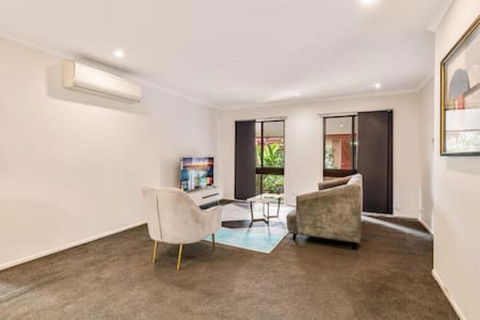 Modern Comfort Retreat 4Bed Cozy Haven W Pool - Accommodation Yamba 1