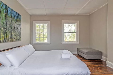 Modern Heritage Home Stunning Bridge Views - Accommodation Yamba 1
